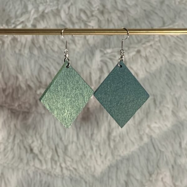 boucles d'oreilles en marqueterie de paille bleue et rouge faites main