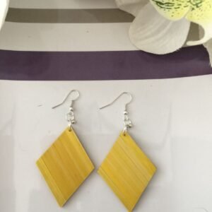 Boucles d'oreilles en marqueterie de paille jaune faites main