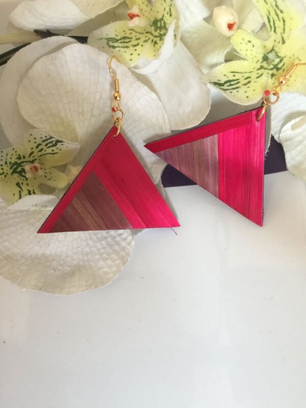 Boucles d'oreilles rouges en marqueterie de paille faites main