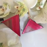 Boucles d'oreilles rouges en marqueterie de paille faites main