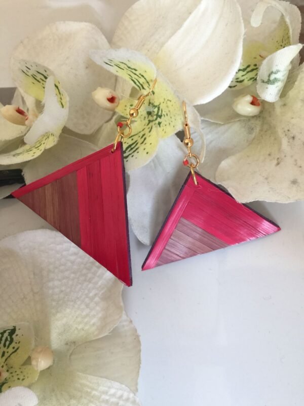 Boucles d'oreilles rouges en marqueterie de paille faites main