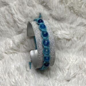 Bracelet en pierres naturelles d'agate bleue, tressé avec du cuir réglable