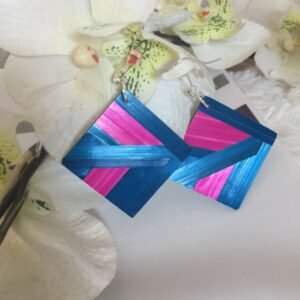Boucles d'oreilles en marqueterie de paille rose et bleue faites main