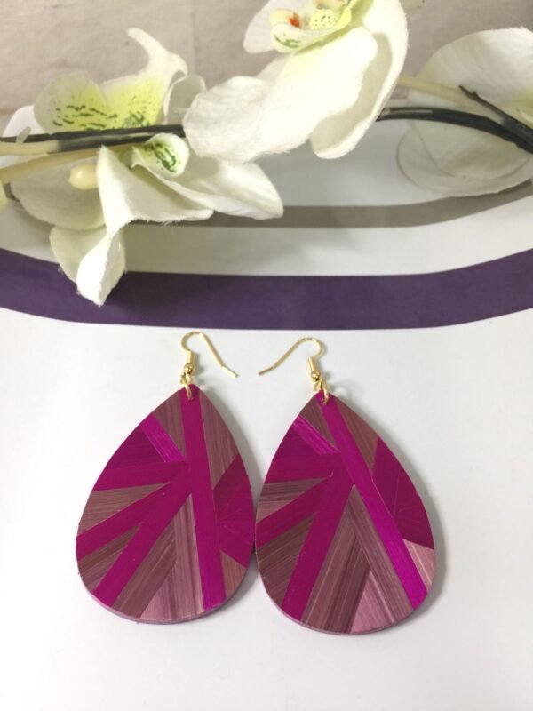 Boucles d'oreilles en marqueterie de paille mauve et fuchsia faites main