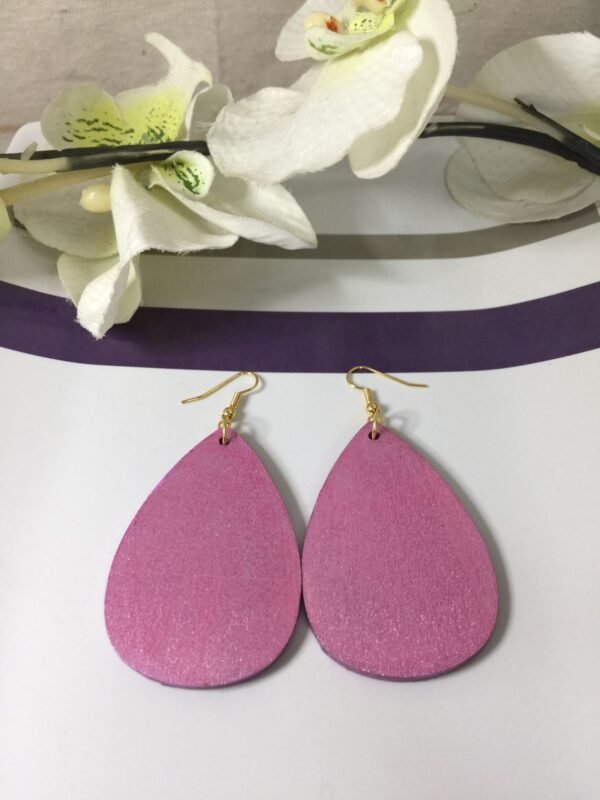 Boucles d'oreilles en marqueterie de paille mauve et fuchsia faites main