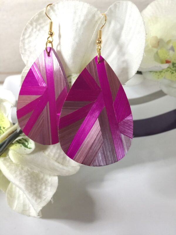 Boucles d'oreilles en marqueterie de paille mauve et fuchsia faites main