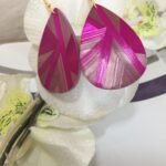 Boucles d'oreilles en marqueterie de paille mauve et fuchsia faites main