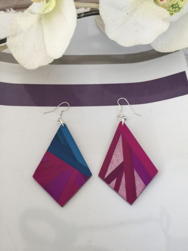 Boucles d'oreilles en marqueterie de paille rose et verte faites main