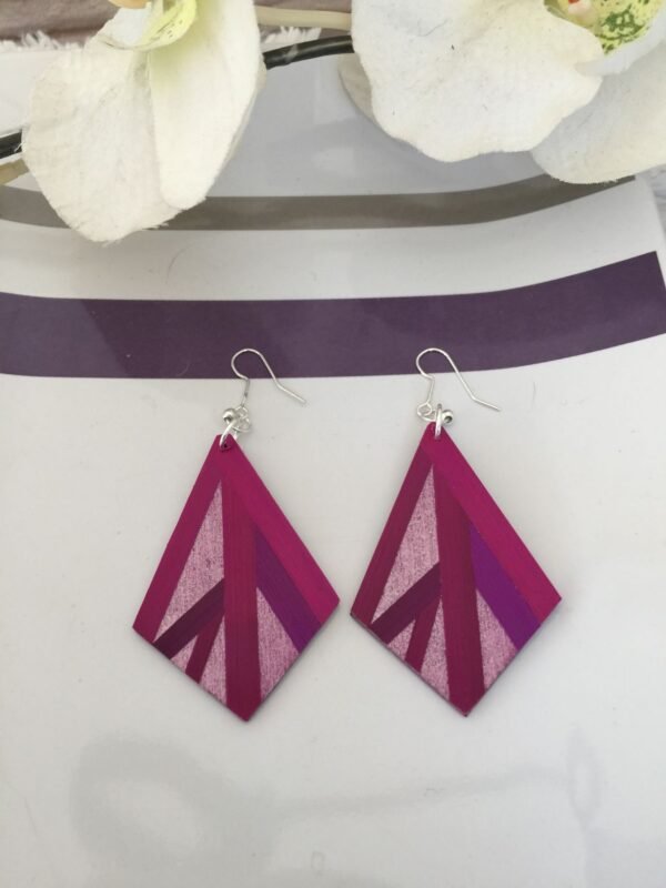 Boucles d'oreilles en marqueterie de paille rose et verte faites main