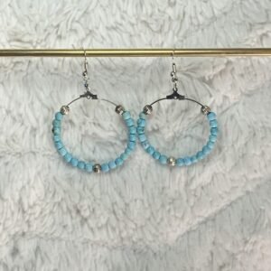 créoles en perles naturelles de turquoise