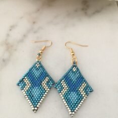 Boucles d'oreilles tissées à la main en perles miyuki bleues