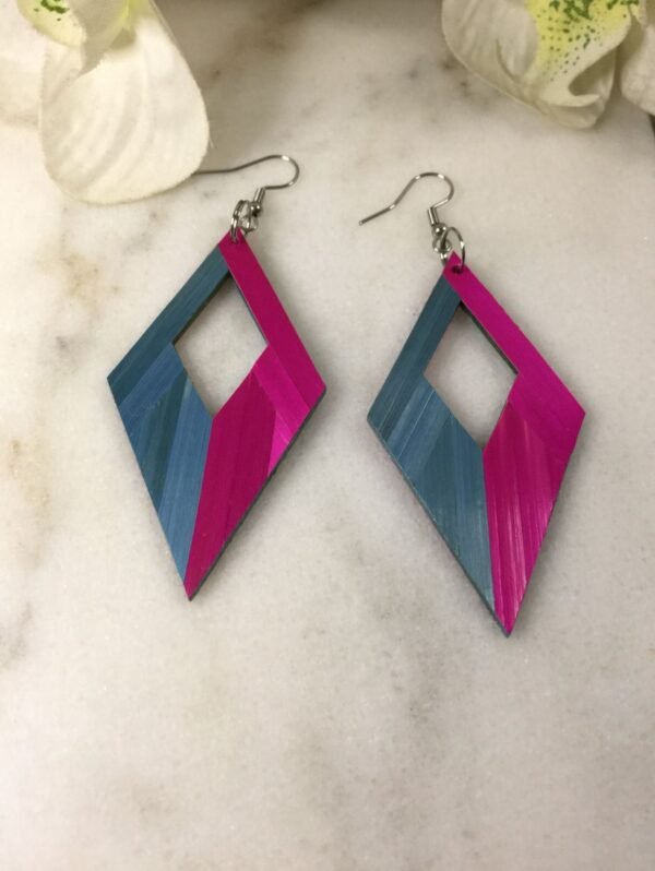Boucles en marqueterie de paille bleue et fuchsia , faites main