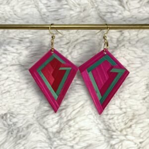 boucles d'oreilles en marqueterie de paille fuchsia et verte faites main