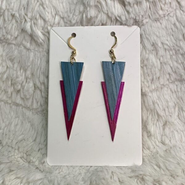 boucles d'oreilles en marqueterie de paille bleue et fuchsia faites main