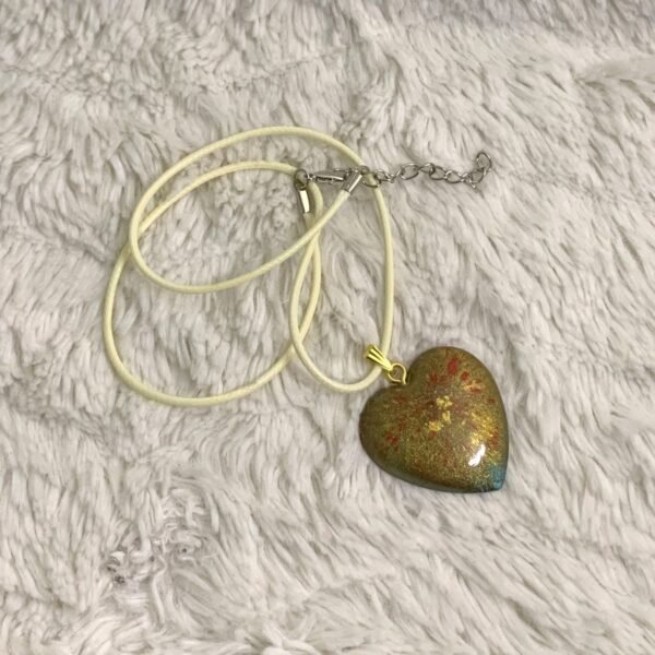 pendentif coeur or en résine ajustable