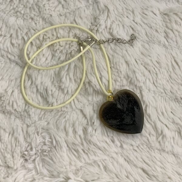 pendentif coeur or en résine ajustable