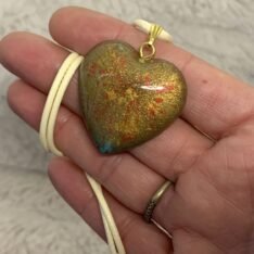 pendentif coeur or en résine ajustable