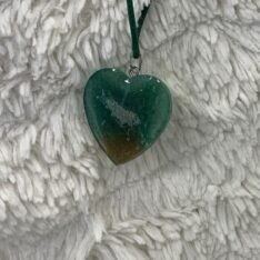 pendentif coeur vert en résine ajustable