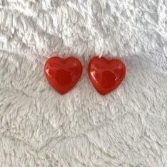 boucles d'oreilles coeurs rouges en résine
