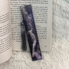 Marque-pages en résine scintillante violette