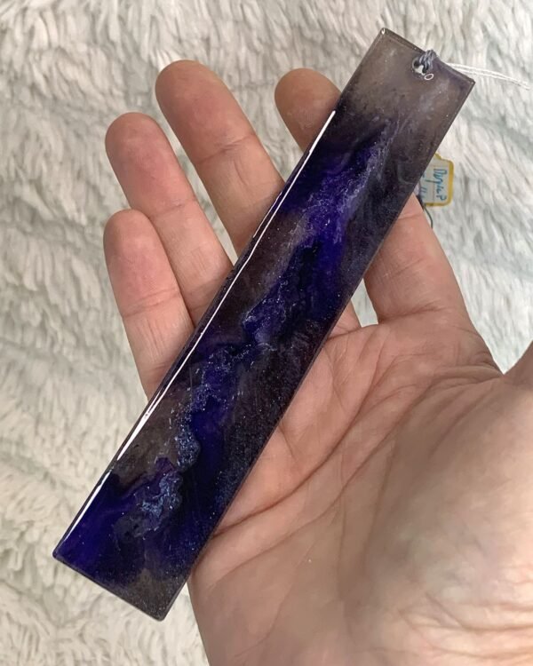 Marque-pages en résine scintillante violette