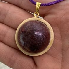 pendentif rond bombé grenat en résine
