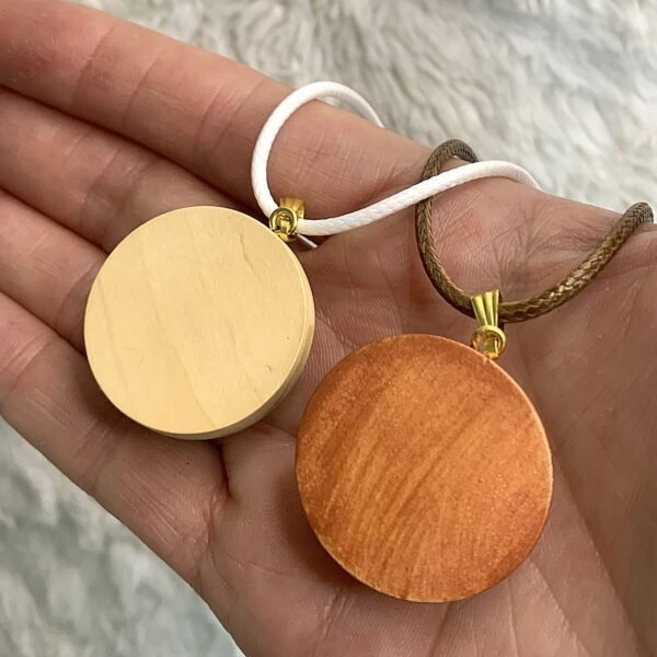 pendentif rond bombé or en résine