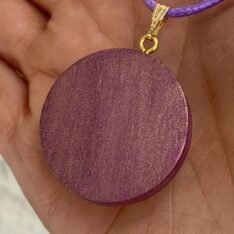 pendentif rond bombé rouge et or en résine