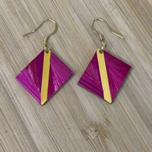 boucles en marqueterie de paille fuchsia, jaune et violette