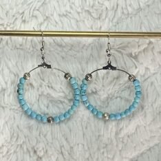 boucles créoles en perles turquoises sur monture argent fin