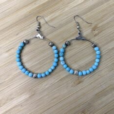 boucles créoles en perles turquoises sur monture argent fin