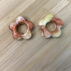 pampilles fleurs en résine minérale interchangeables et réversible- collection Minérale jaune et cuivre