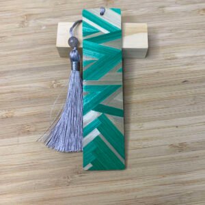 Marque-page en marqueterie de paille et papier sur bambou