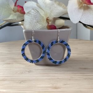 Paire de boucles d'oreilles créoles tissées à la main avec perles Miyuki bleu foncé et mauve clair brillant,