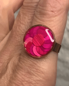 Bague réglable en paille rose et rouge