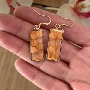 boucles d&rsquo;oreilles en chute de paille de seigle orange et résine sur acier inoxydable 304.jpg