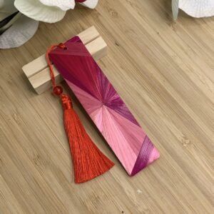 Marque-pages Eclat Solaire en marqueterie de paille vieux rose et violet, motif soleil