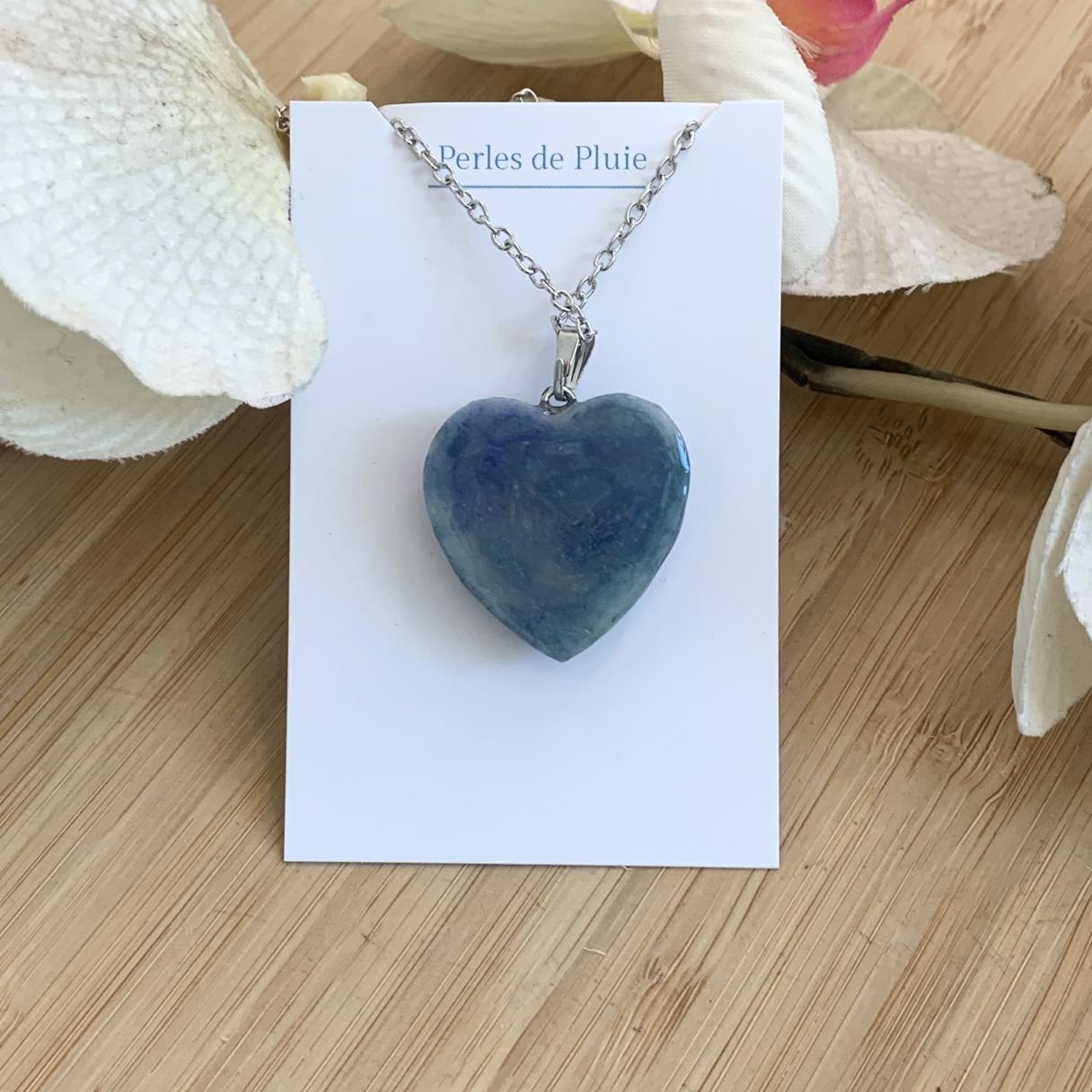 Pendentif cœur artisanal bleu Larimar en céramique, et pigments sur chaîne argentées .jpg