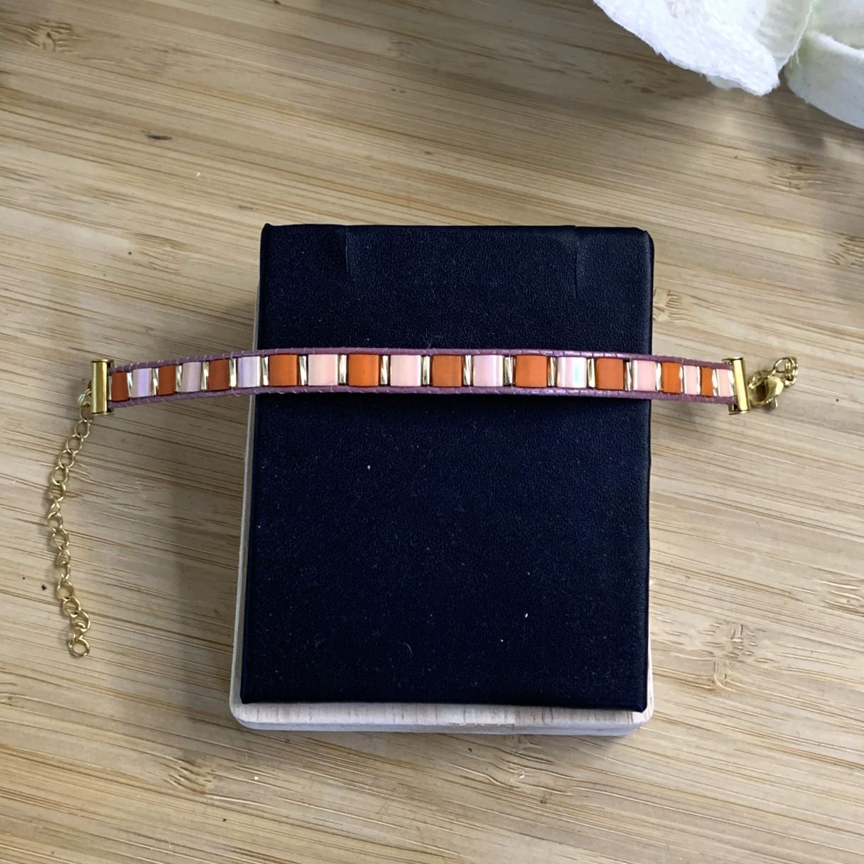 bracelet en perles miyuki tila tissé à la main et cuir véritable.jpg bracelet en perles miyuki tila tissé à la main et cuir véritable.jpg