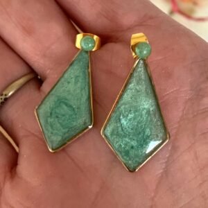 Boucles d’oreilles Collection Iris, verte en résine et pigments mica naturels.jpg Boucles d’oreilles Collection Iris, verte en résine et pigments mica naturels.jpg