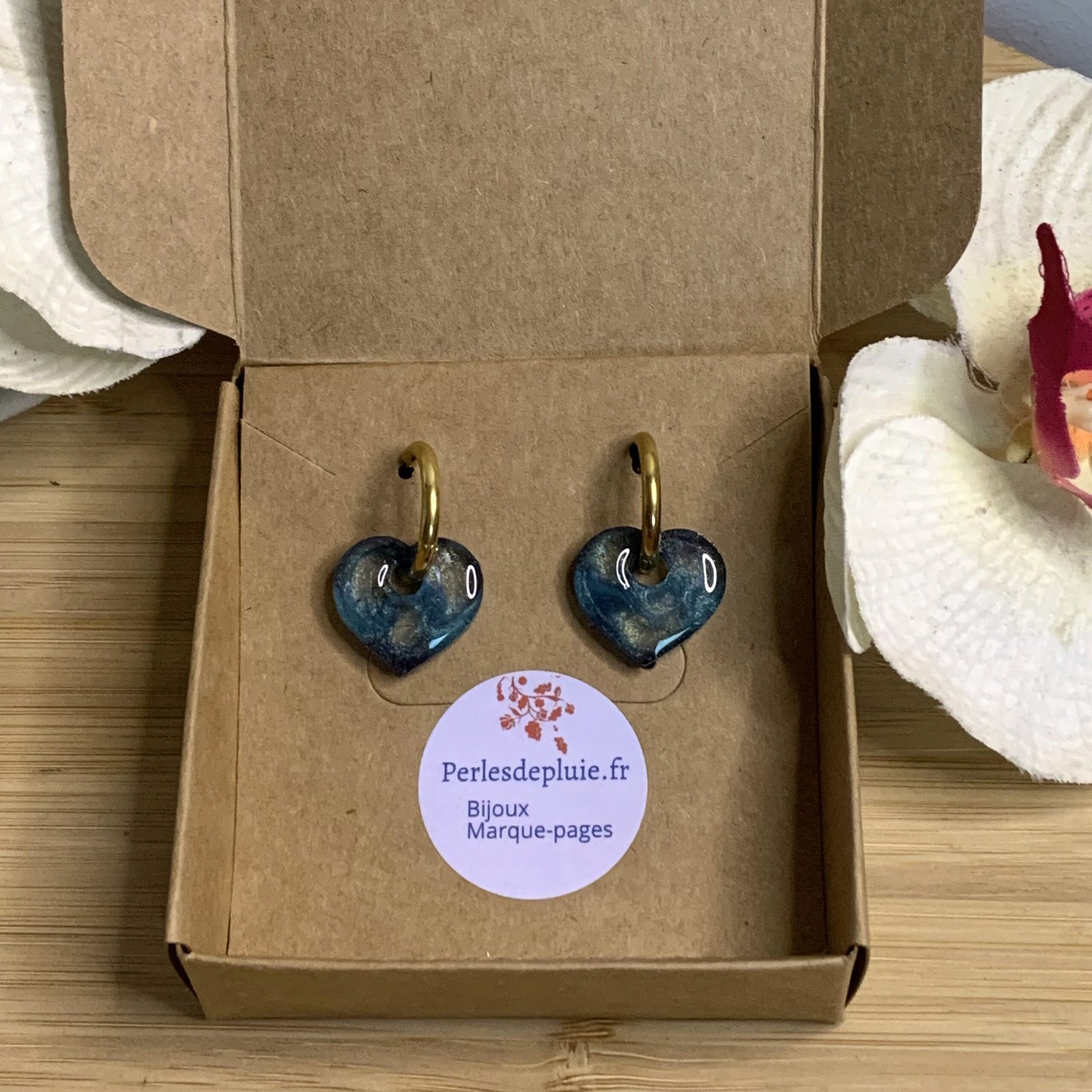Boucles d&rsquo;oreilles pampilles coeurs bleu galaxie collection Duo d&rsquo;Éclat.jpg