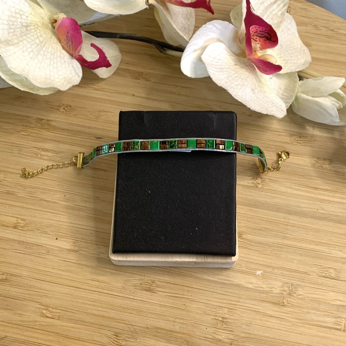 bracelet en perles miyuki tila tissé à la main et cuir véritable.jpg bracelet en perles miyuki tila tissé à la main et cuir véritable.jpg