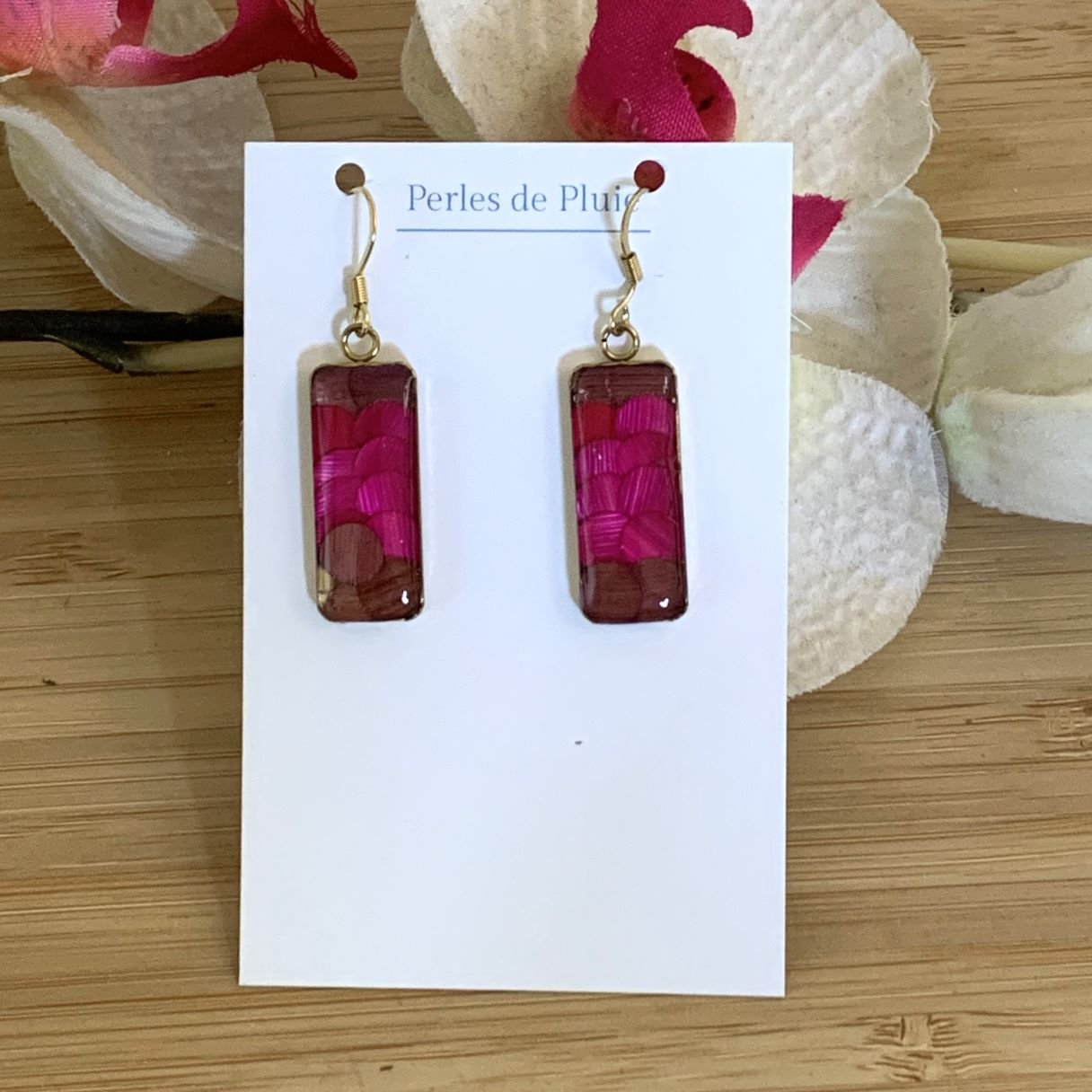 boucles d’oreilles en chute de paille de seigle fuchsia et résine sur acier inoxydable 304.jpg boucles d’oreilles en chute de paille de seigle fuchsia et résine sur acier inoxydable 304.jpg