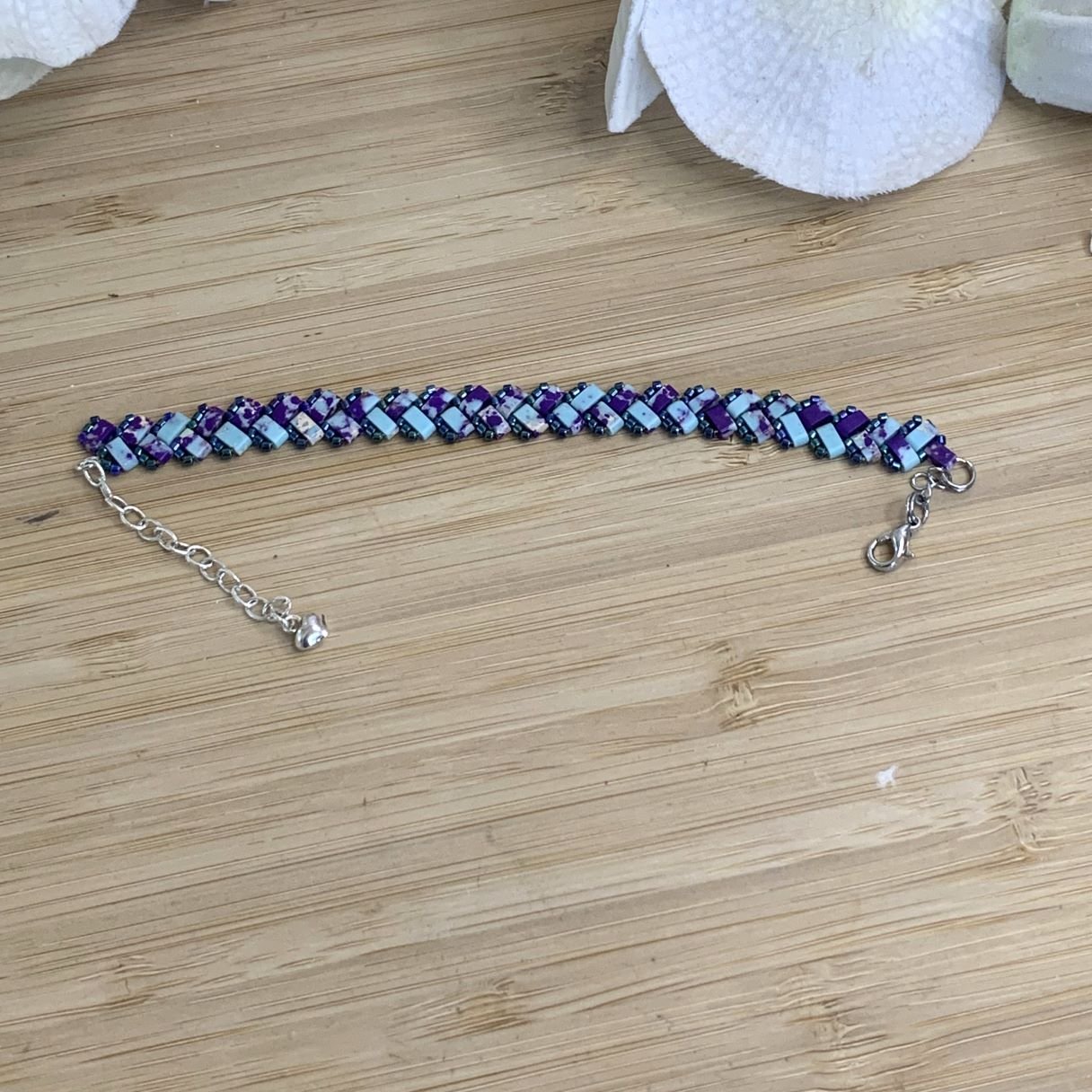 bracelet ajustable en perles miyuki tila turquoise veinée de violet tissé à la main.jpg bracelet ajustable en perles miyuki tila turquoise veinée de violet tissé à la main.jpg