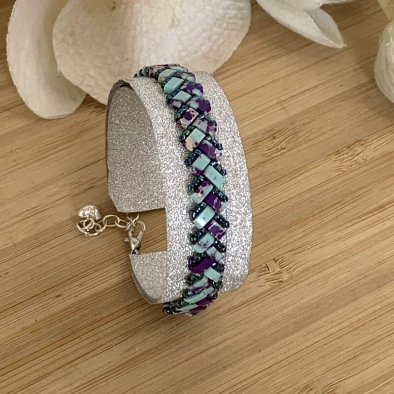 bracelet ajustable en perles miyuki tila turquoise veinée de violet tissé à la main