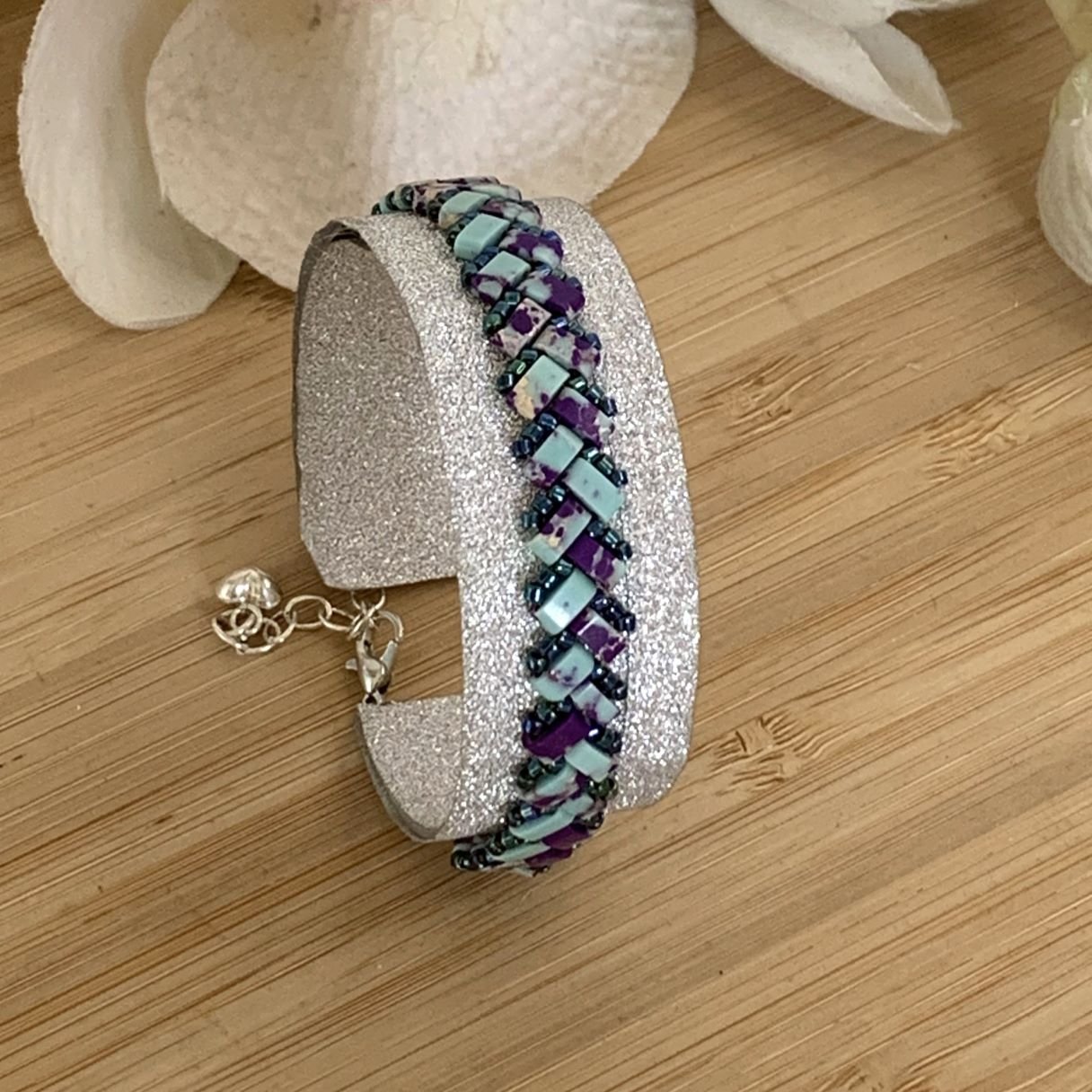 bracelet ajustable en perles miyuki tila turquoise veinée de violet tissé à la main