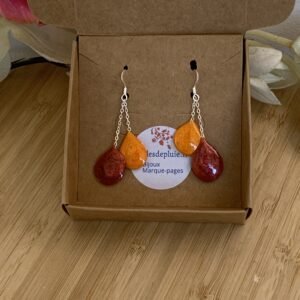boucles d'oreilles collection: gouttes en résine et pigments faites à main levée. Solaire. Photo dans leur boite d'envoi
