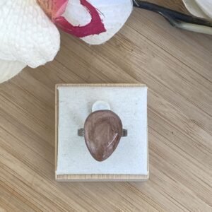 bague ajustable en résine et pigments naturels beige rosé.jpg bague ajustable en résine et pigments naturels beige rosé.jpg