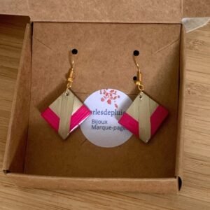 boucles d’oreilles en marqueterie de paille beige et fuchsia et résine.jpg boucles d’oreilles en marqueterie de paille beige et fuchsia et résine.jpg