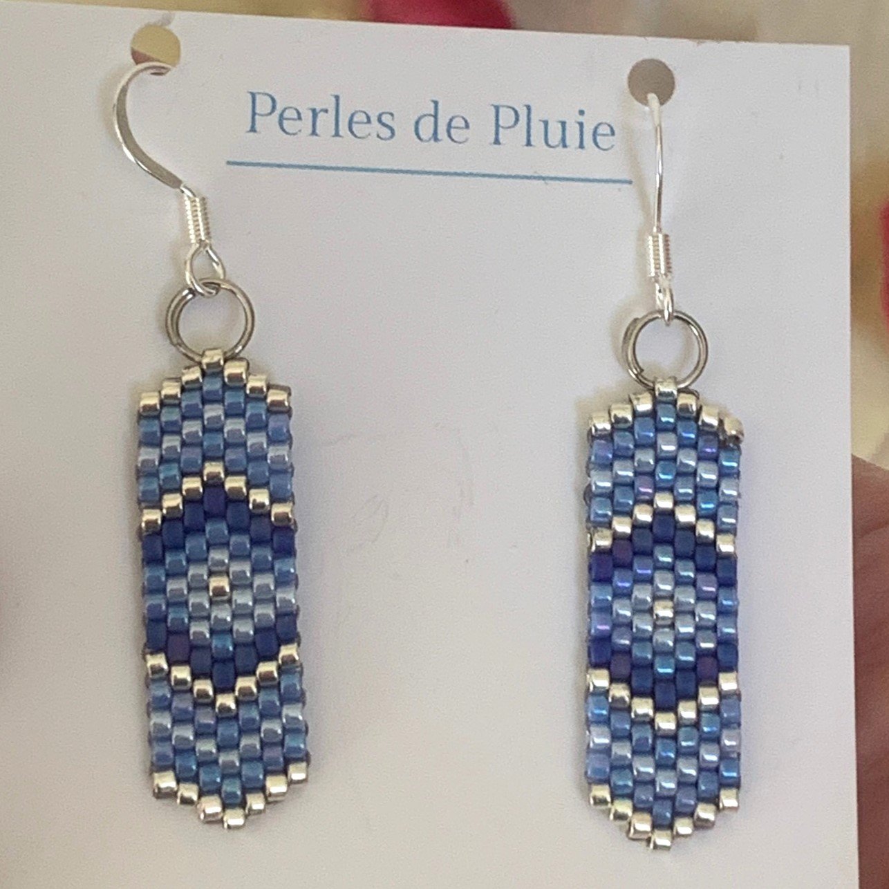 Boucles d’oreilles en perles miyuki nuances de violet tissées à la main.jpg Boucles d’oreilles en perles miyuki nuances de violet tissées à la main.jpg